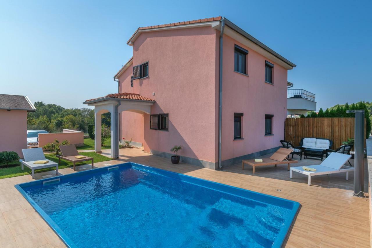 Ferienhaus Mary Ližnjan Exteriör bild