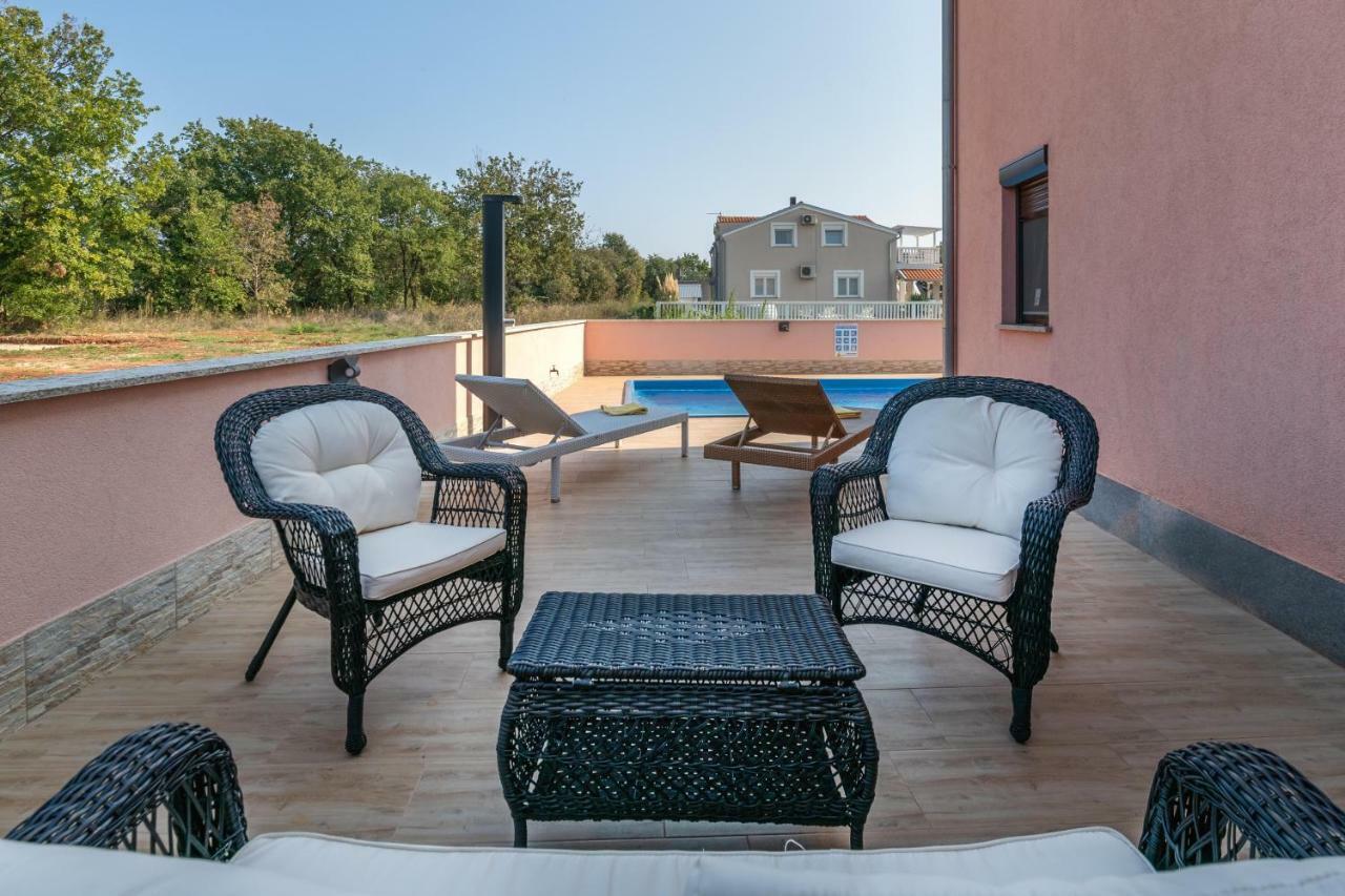 Ferienhaus Mary Ližnjan Exteriör bild