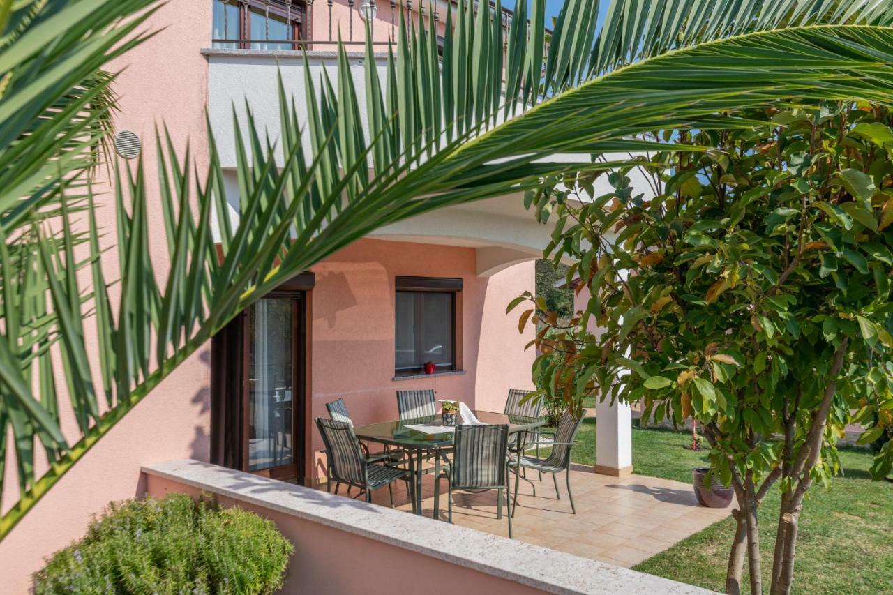 Ferienhaus Mary Ližnjan Exteriör bild