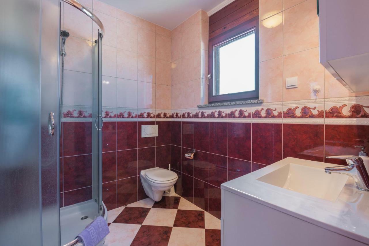 Ferienhaus Mary Ližnjan Exteriör bild